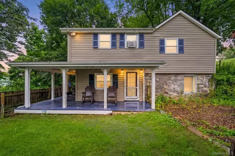 241 Meadow Ave, Chester, NY 10918