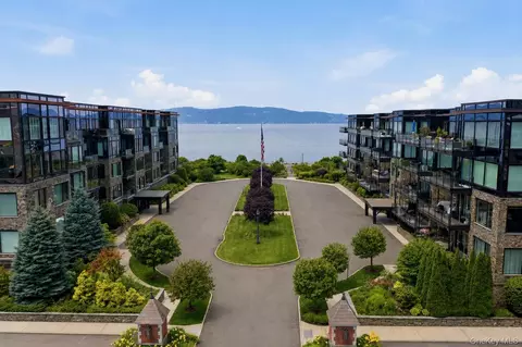16 Rivers Edge Dr #201, Greenburgh, NY 10591