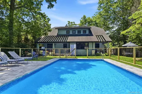 425 Maple Ln, Southold, NY 11971