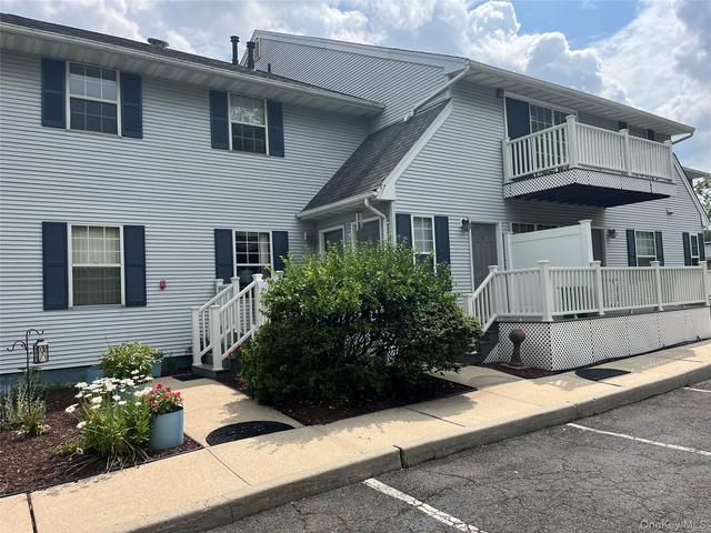 722 W Nyack Rd #6, Clarkstown, NY 10994