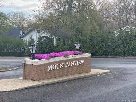 493 Sierra Vista Ln, Clarkstown, NY 10989