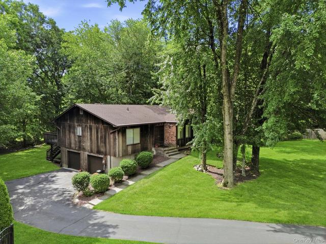 6 Pelham Ct, Clarkstown, NY 10954