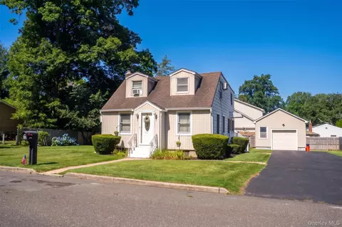 120 Aspen Rd, Kings Park, NY 11754