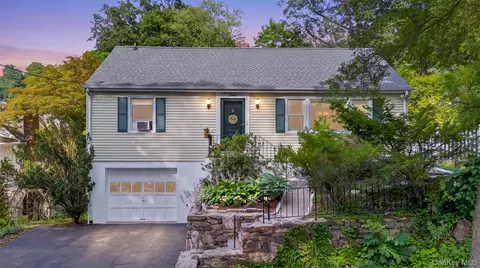 4 Denim Pl, White Plains, NY 10603