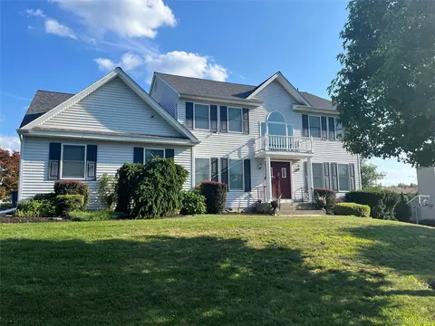 22 Bittern Dr, Clarkstown, NY 10954