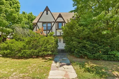 38 Cedarhurst Ave, Cedarhurst, NY 11516