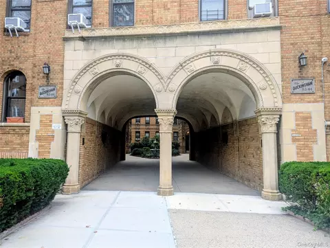 8344 Lefferts Blvd #1F, New York, NY 11415