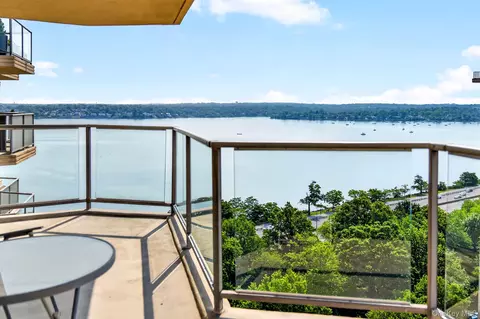 18-05 215th St #16H, New York, NY 11360