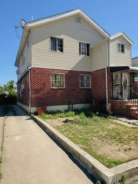 5742 159th St, Fresh Meadows, NY 11365