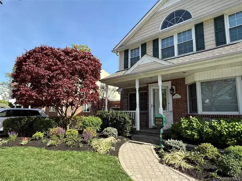 16 Ashland Ave, North Hempstead, NY 11040