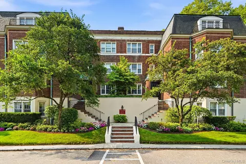 7 Chateaux Cir #7X, Scarsdale, NY 10583