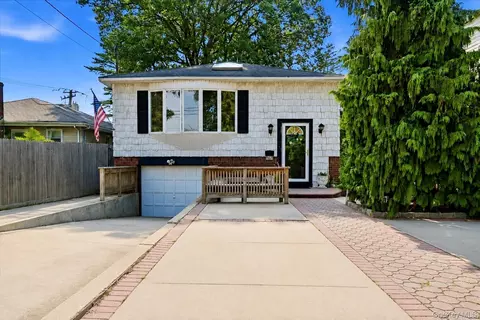 167 Lyon St, Valley Stream, NY 11580