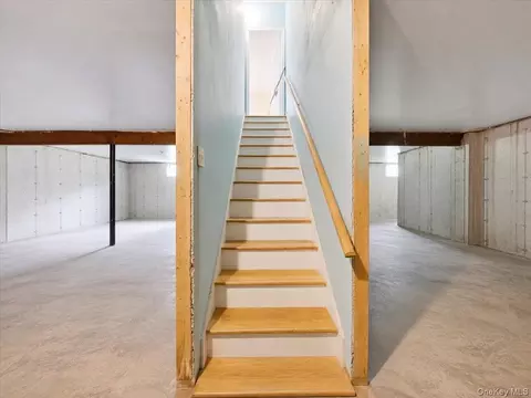 Entry Way - 977 Mt Hope Rd, Middletown, NY 10940 photo 6 of 6