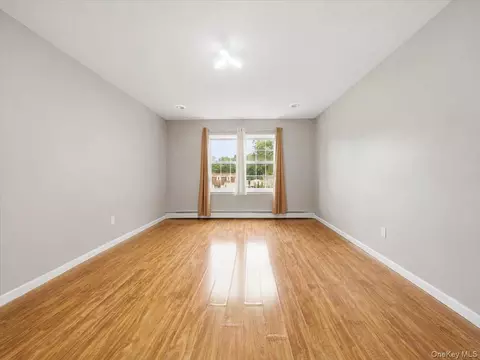 Living - 977 Mt Hope Rd, Middletown, NY 10940 photo 6 of 7