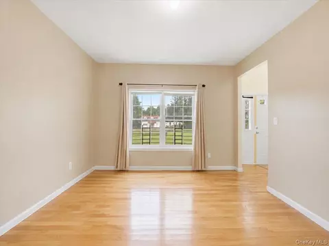 Living - 977 Mt Hope Rd, Middletown, NY 10940 photo 4 of 7