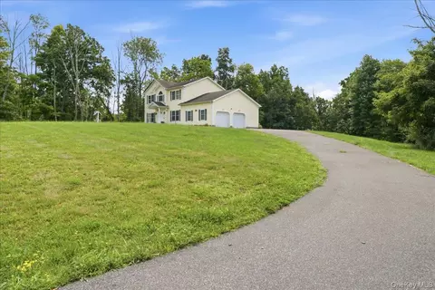 Exterior - 977 Mt Hope Rd, Middletown, NY 10940 photo 3 of 6