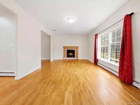 Living - 977 Mt Hope Rd, Middletown, NY 10940 photo 5 of 7