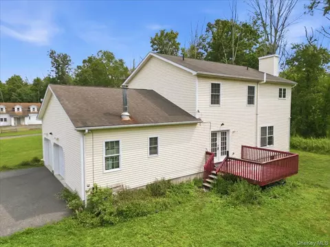 Exterior - 977 Mt Hope Rd, Middletown, NY 10940 photo 4 of 6