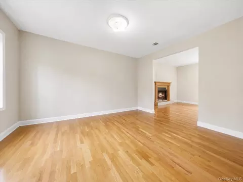 Living - 977 Mt Hope Rd, Middletown, NY 10940 photo 3 of 7
