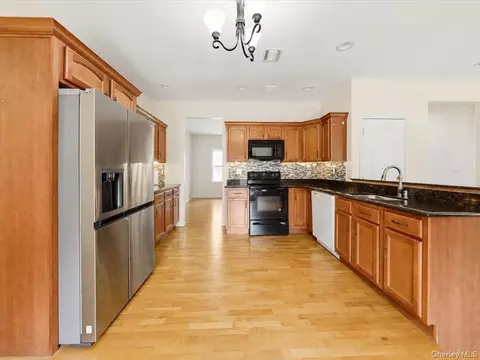 Kitchen - 977 Mt Hope Rd, Middletown, NY 10940 photo 3 of 4