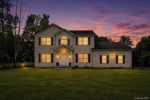Exterior - 977 Mt Hope Rd, Middletown, NY 10940 photo 2 of 6