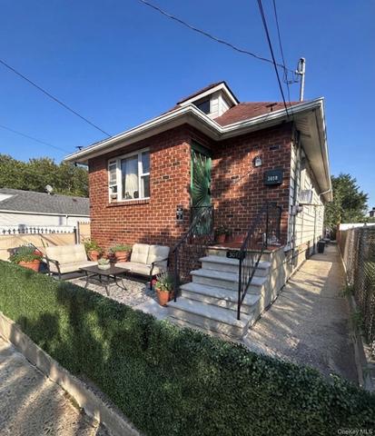 3058 Barkley Ave, New York, NY 10465