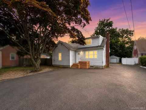 806 Mount Ave, Wyandanch, NY 11798