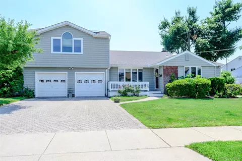 262 Rose St, Massapequa Park, NY 11762
