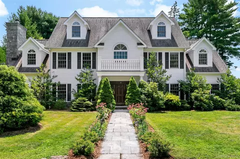 18 Sammis Ln, White Plains, NY 10605