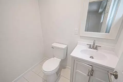 Bath - 48 Hillside Ave, Patchogue, NY 11772 photo 3 of 4