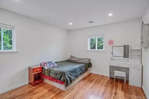 Bedroom - 48 Hillside Ave, Patchogue, NY 11772 photo 6 of 12