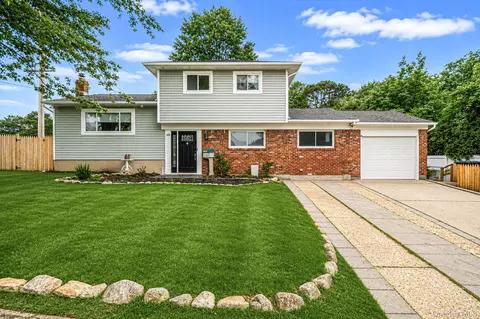Exterior - 48 Hillside Ave, Patchogue, NY 11772 photo 2 of 6