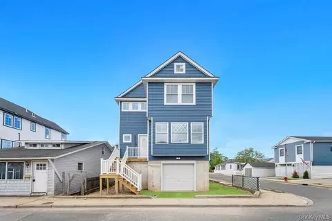 10 8th Ave, East Rockaway, NY 11518