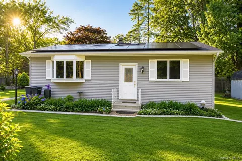 46 Quail Rd, Rocky Point, NY 11778