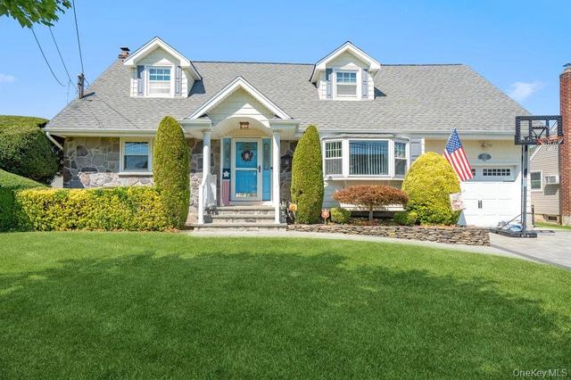 115 Lambert Ave, Farmingdale, NY 11735