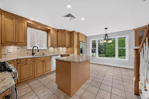 Kitchen - 37 Harding Ave, Mount Pleasant, NY 10595 photo 4 of 4