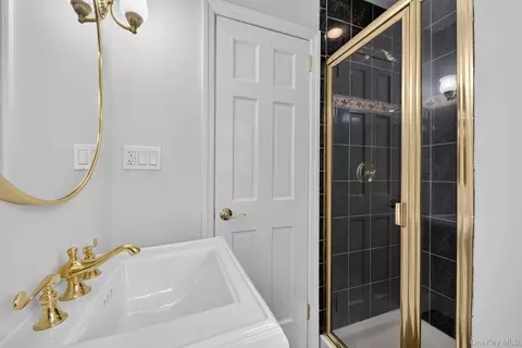 Bath - 37 Harding Ave, Mount Pleasant, NY 10595 photo 2 of 4
