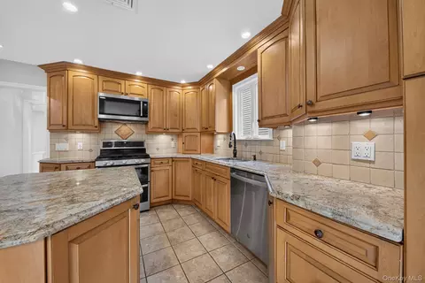 Kitchen - 37 Harding Ave, Mount Pleasant, NY 10595 photo 2 of 4