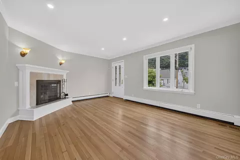 Living - 37 Harding Ave, Mount Pleasant, NY 10595 photo 3 of 4