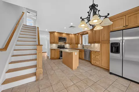 Entry Way - 37 Harding Ave, Mount Pleasant, NY 10595 photo 1 of 1