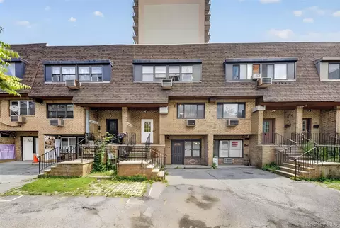 143-27 Roosevelt Ave, Flushing, NY 11354