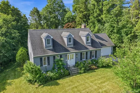 12 Kristi Ln, Poughkeepsie, NY 12601