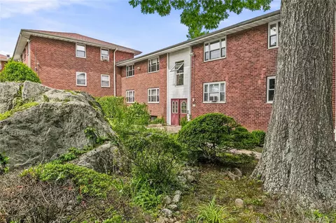 836 N Broadway #2D, Yonkers, NY 10701