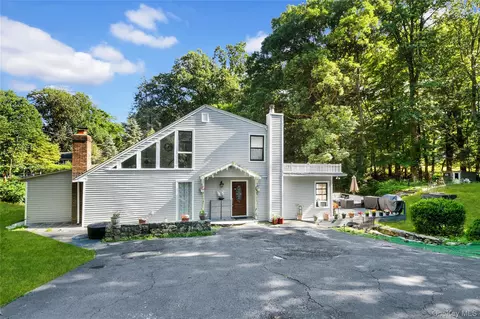 435 Birdsall Dr, Yorktown, NY 10598