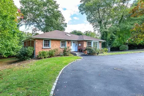 114 Tara Dr, North Hempstead, NY 11576