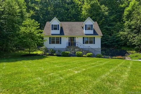 69 Barger St, Putnam Valley, NY 10579