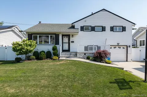 857 Virginia Ave, North Bellmore, NY 11710