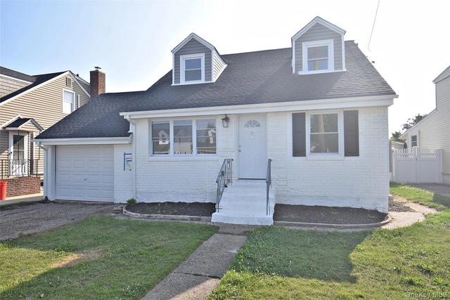 240 Columbus Pkwy, Mineola, NY 11501