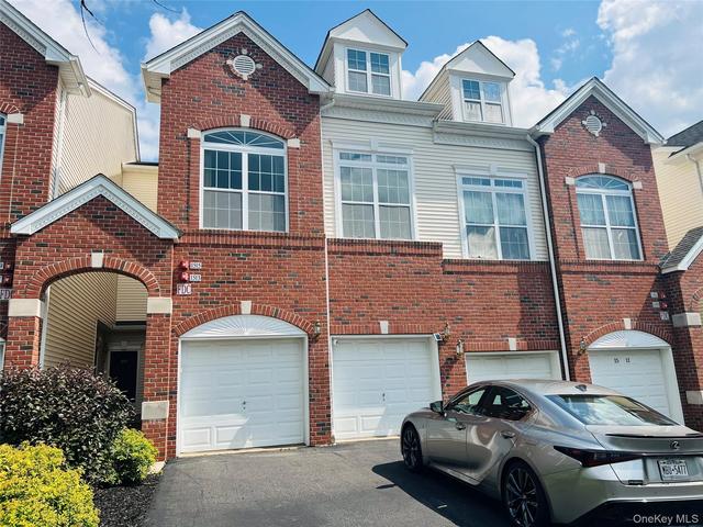 1515 Balsam Dr, New Windsor, NY 12553