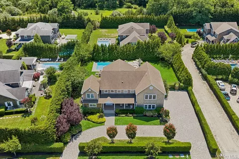 22 Summer Dr, Southampton, NY 11968